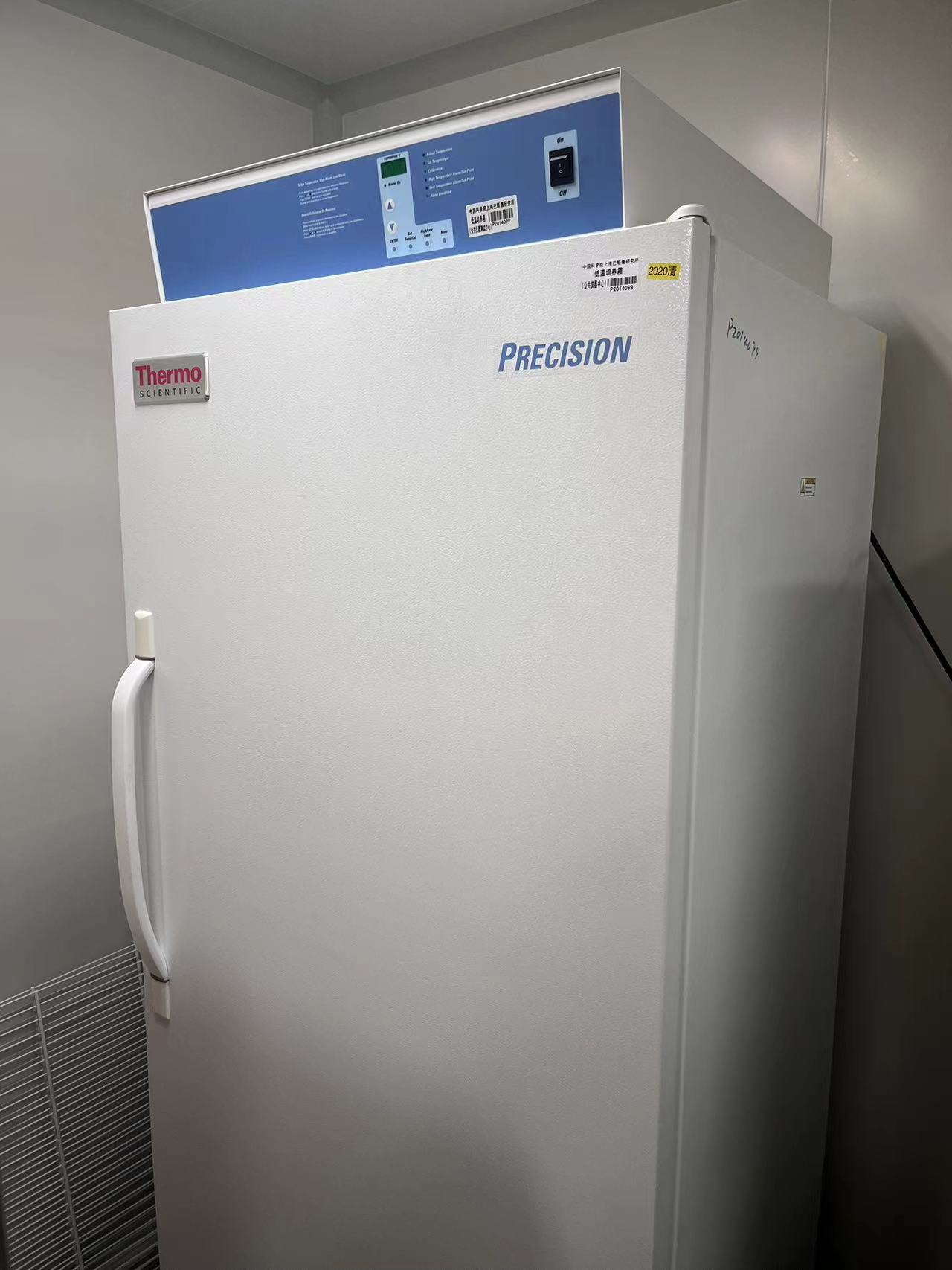 36. Thermo 815 低温培养箱.jpg